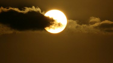 A stunning timelapse of the setting sun broken by a brief drifting line of cloud.